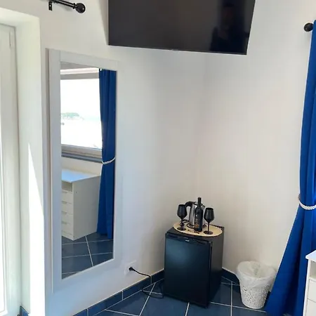 Alojamento de Acomodação e Pequeno-almoço Vista Mare Bb *